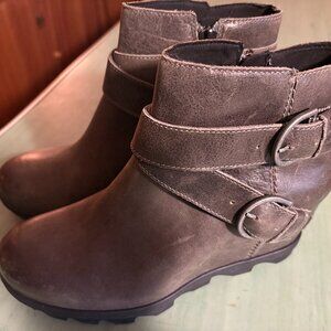 Sorel Gray Ankle Boots with Buckle Detail